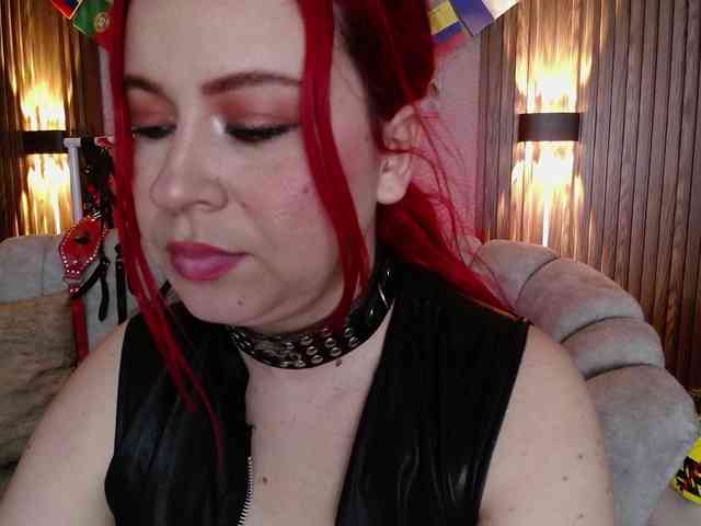Naty-slavedoll webcam