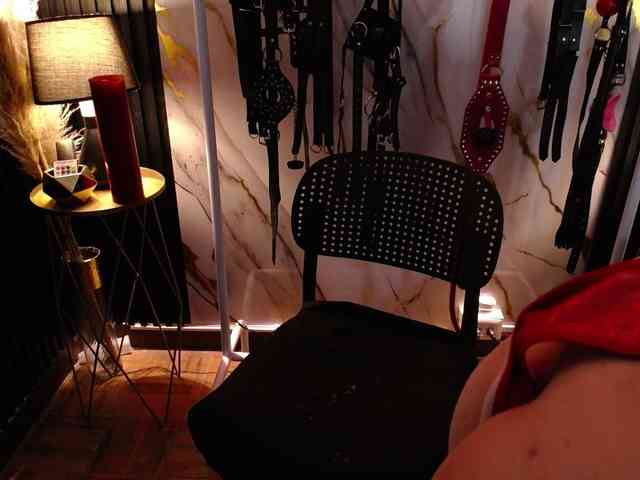 Naty-slavedoll webcam