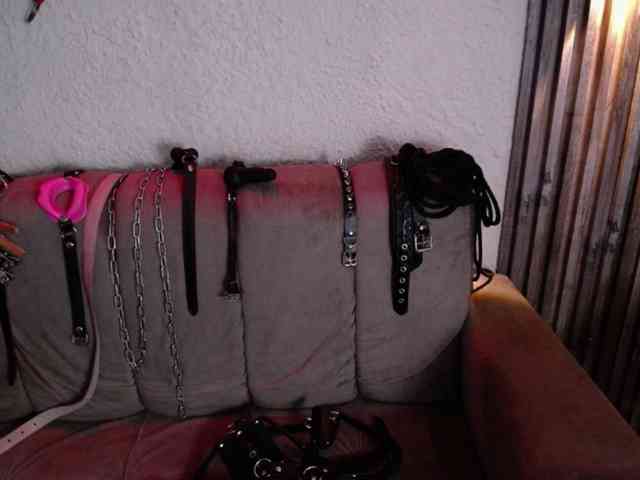 naty-slavedoll's live room