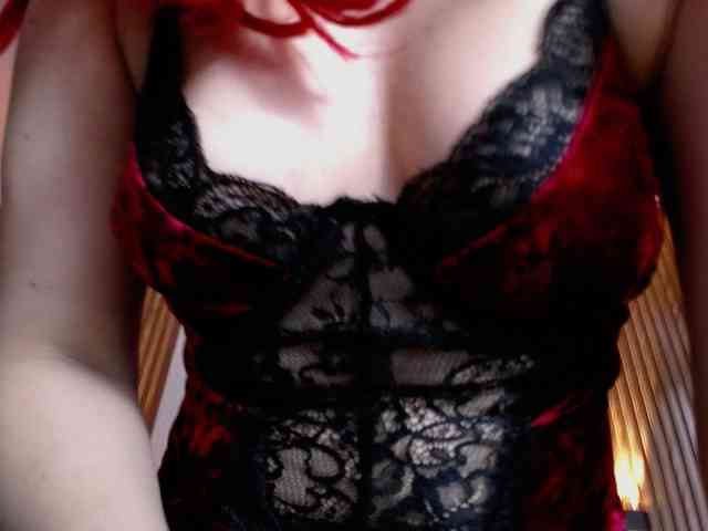 Naty-slavedoll webcam