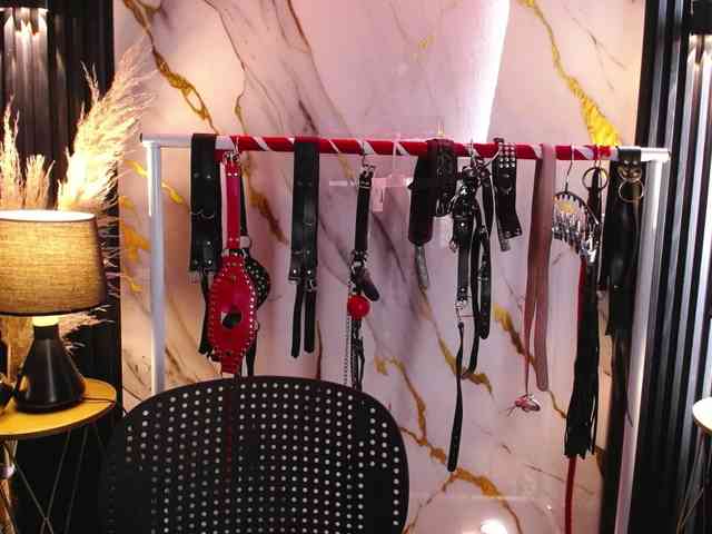 Naty-slavedoll webcam
