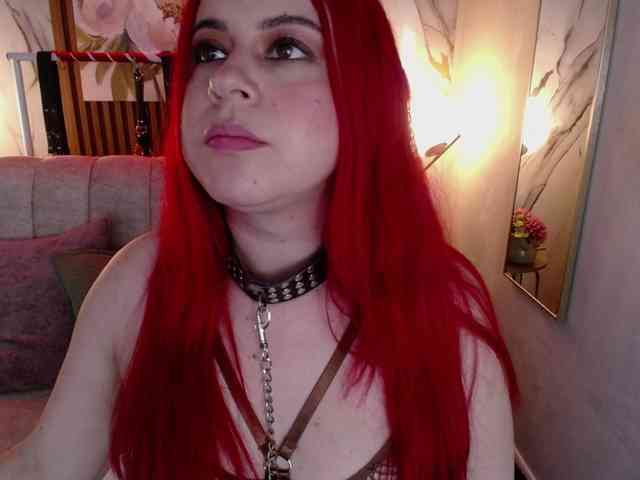Naty-slavedoll webcam