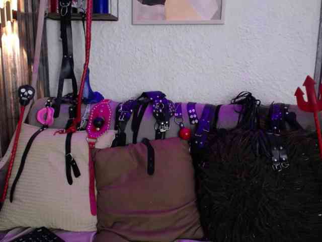 Naty-slavedoll webcam