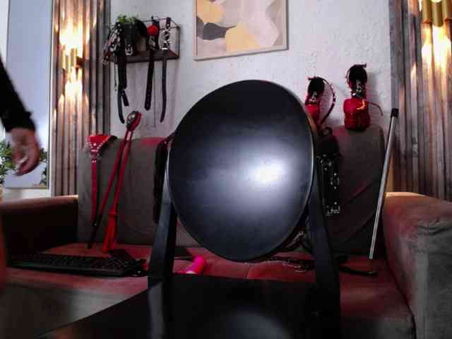 Naty-slavedoll webcam