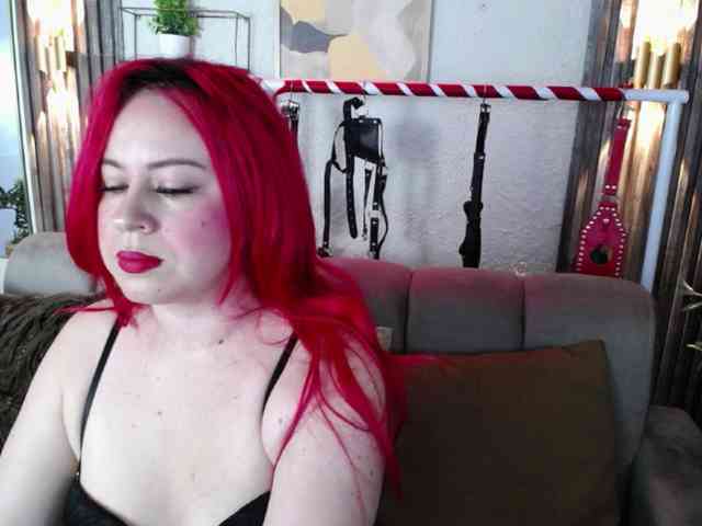 Naty-slavedoll webcam