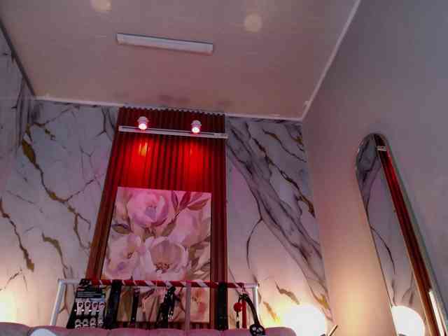 Naty-slavedoll webcam