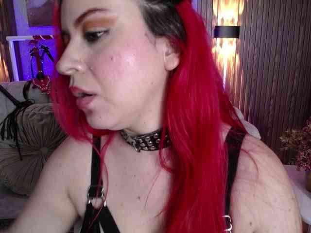 Naty-slavedoll webcam