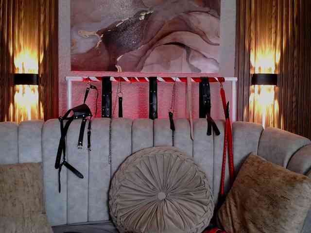 Naty-slavedoll webcam