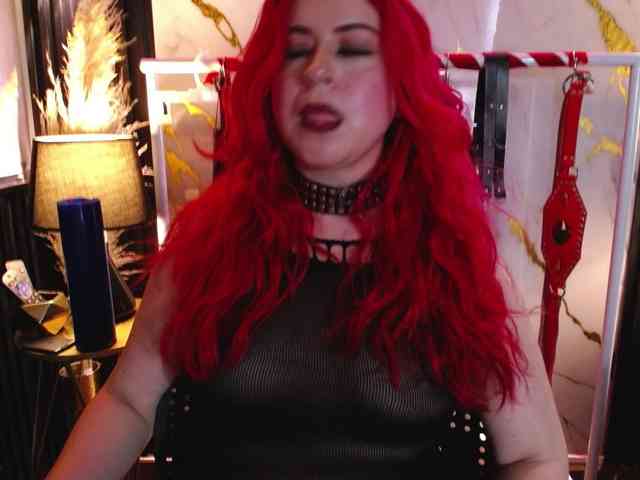 Naty-slavedoll webcam