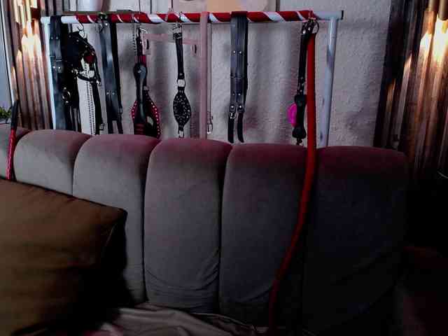 Naty-slavedoll webcam
