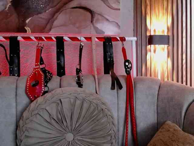 Naty-slavedoll webcam