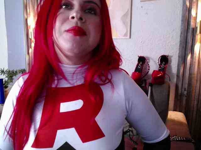 Naty-slavedoll webcam
