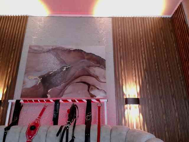 Naty-slavedoll webcam