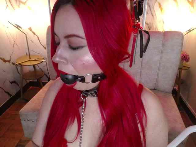 Naty-slavedoll webcam