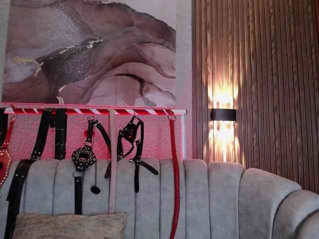 Naty-slavedoll webcam