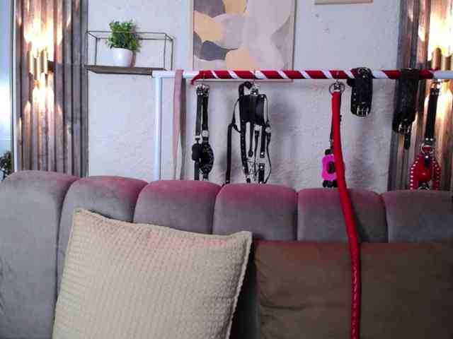 Naty-slavedoll webcam