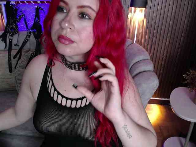 Naty-slavedoll webcam