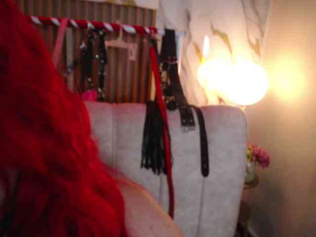 Naty-slavedoll webcam