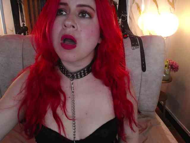 Naty-slavedoll webcam