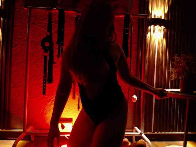 Naty-slavedoll webcam