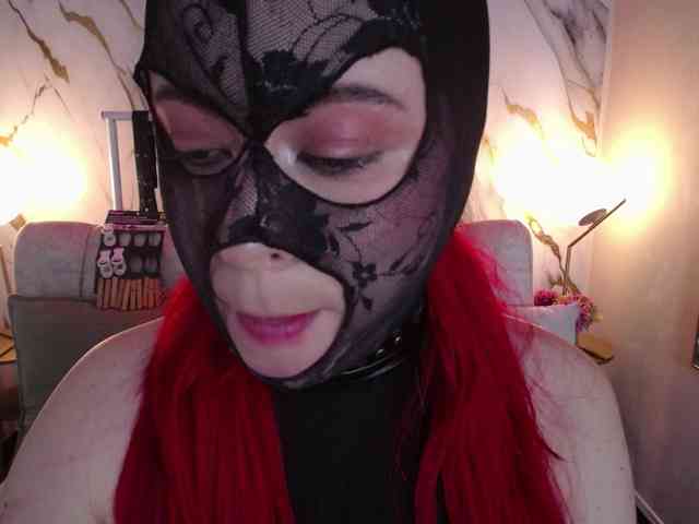 Naty-slavedoll webcam