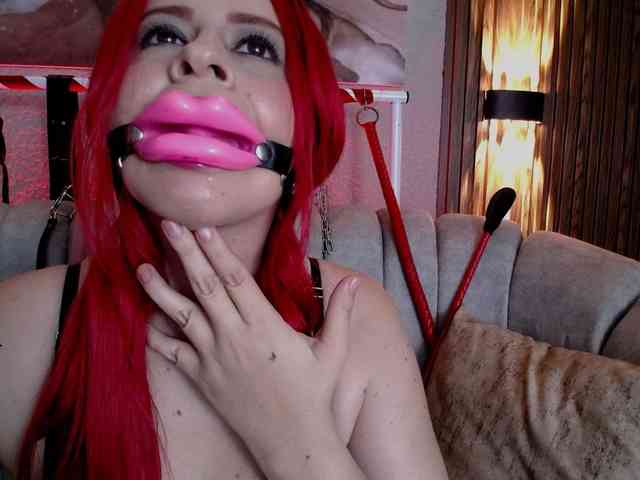 Naty-slavedoll webcam