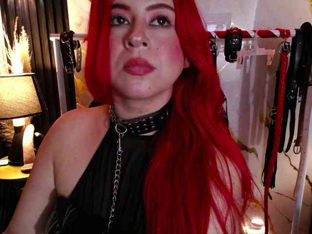 Naty-slavedoll webcam