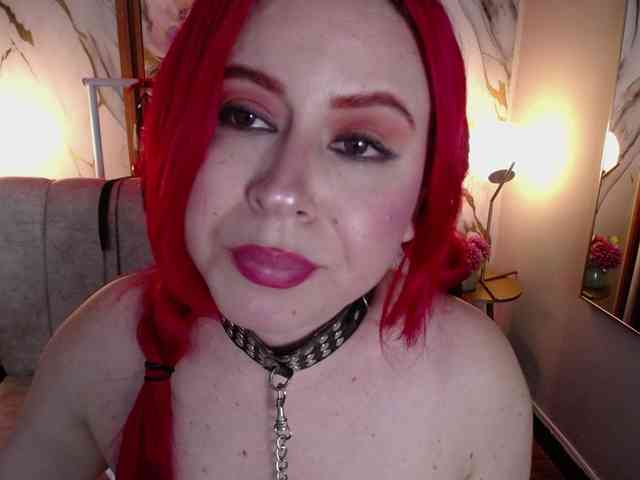 Naty-slavedoll webcam