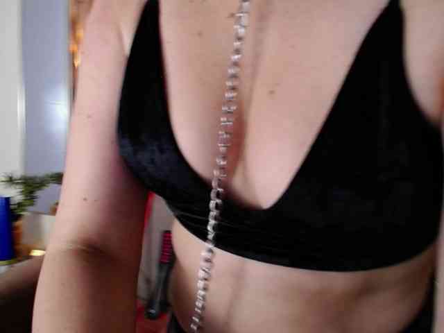 Naty-slavedoll webcam