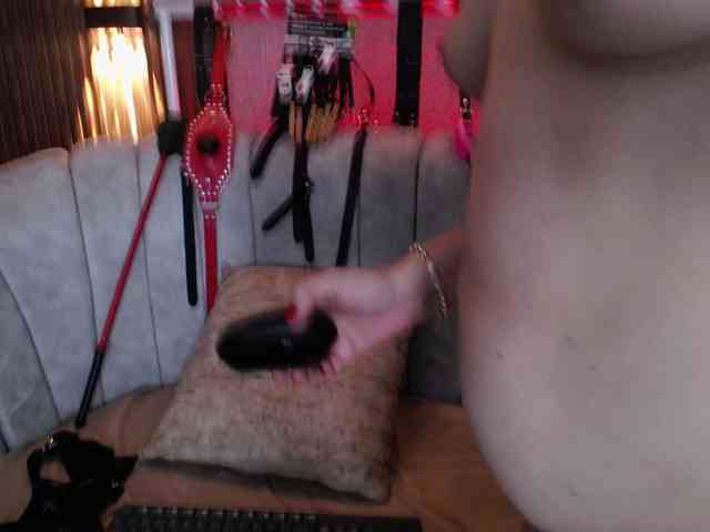 Naty-slavedoll webcam