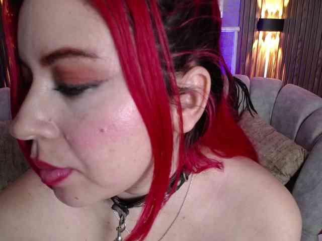 Naty-slavedoll webcam