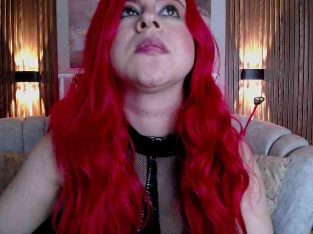 Naty-slavedoll webcam
