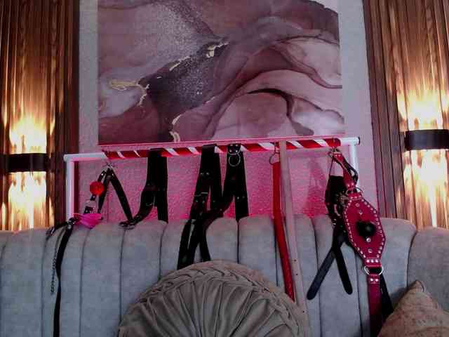 Naty-slavedoll webcam