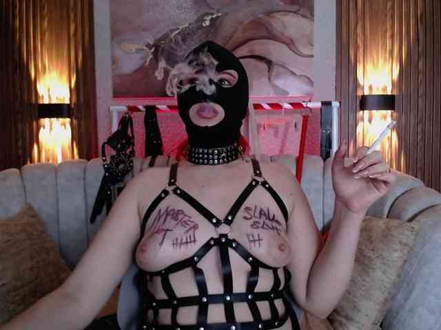 Naty-slavedoll webcam