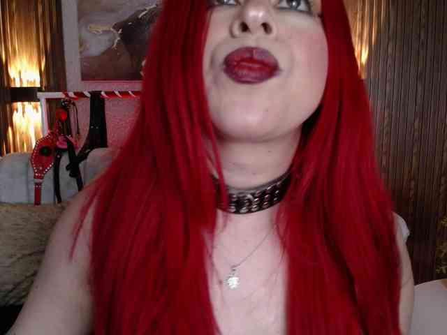 Naty-slavedoll webcam