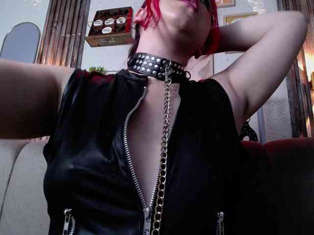 Naty-slavedoll webcam