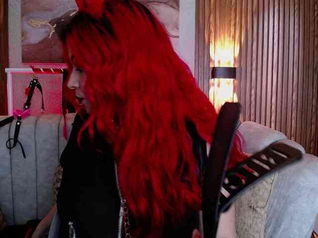 Naty-slavedoll webcam