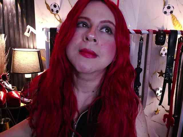 Naty-slavedoll webcam