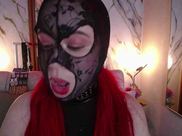 Naty-slavedoll webcam
