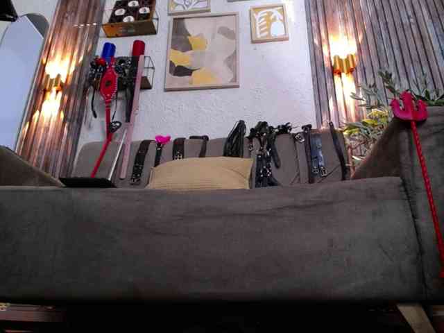 Naty-slavedoll webcam
