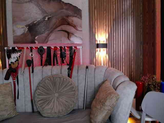 Naty-slavedoll webcam