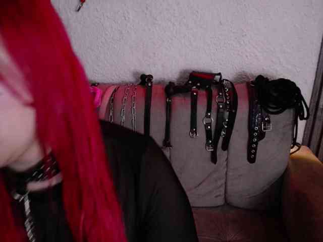 Naty-slavedoll webcam