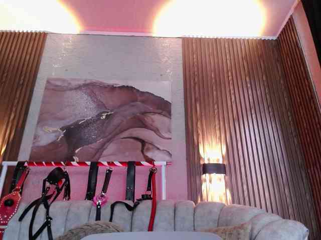 Naty-slavedoll webcam