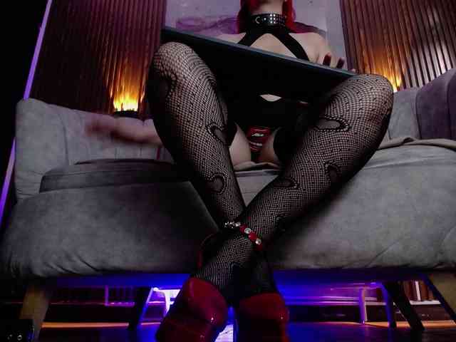 Naty-slavedoll webcam