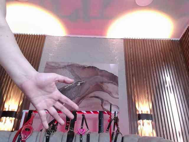 Naty-slavedoll webcam