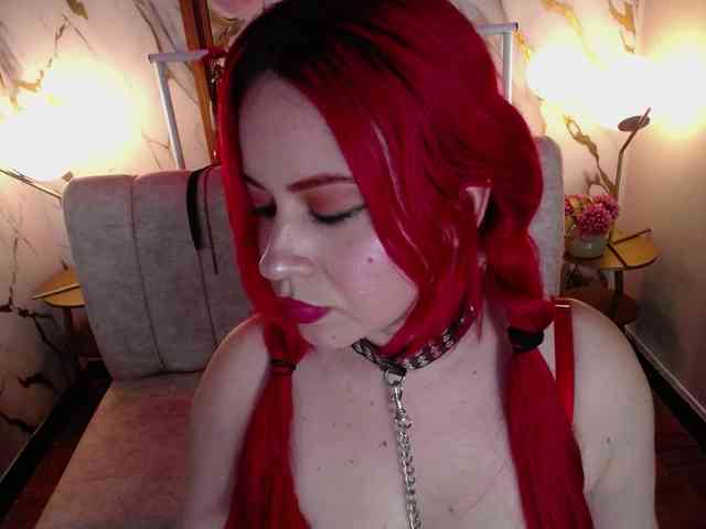 Naty-slavedoll webcam