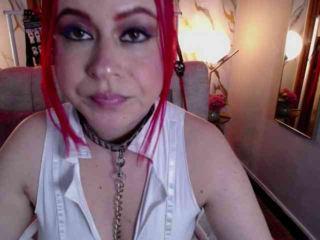 Naty-slavedoll webcam