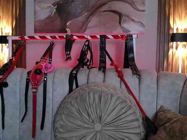 Naty-slavedoll webcam