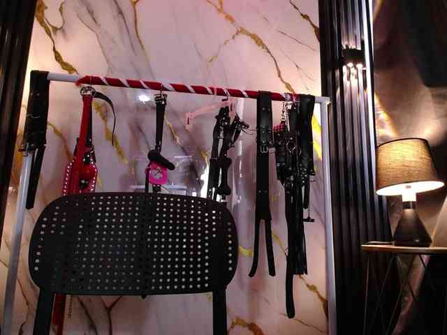 Naty-slavedoll webcam