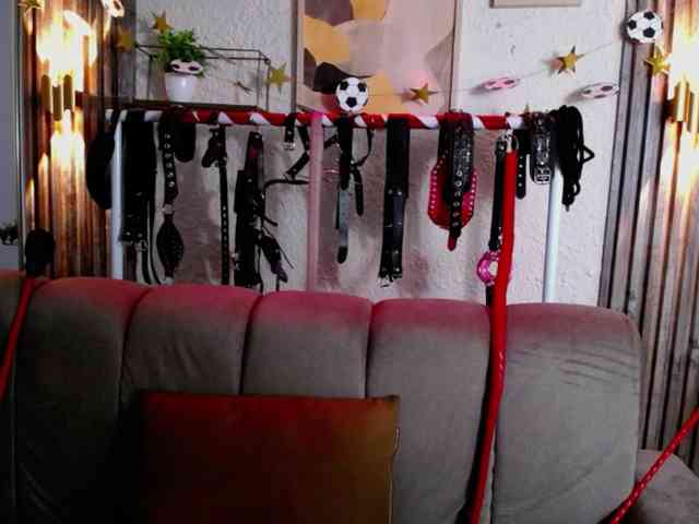 Naty-slavedoll webcam